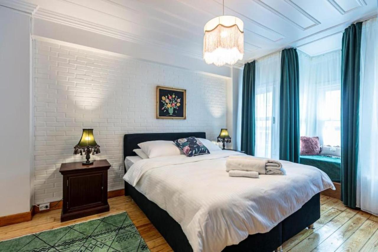 Historical 4-Br Home Steps From Besiktas Stadium & Bosphorus Views - Prime Nisantasi Location! イスタンブール エクステリア 写真