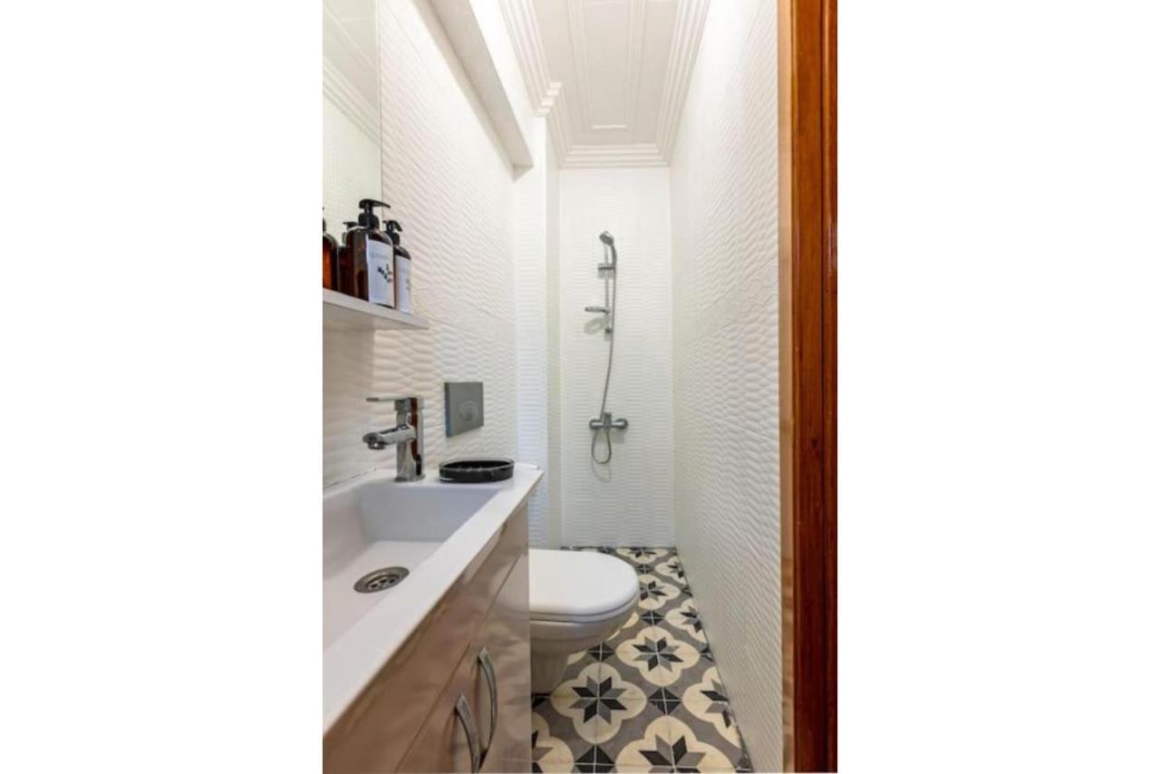 Historical 4-Br Home Steps From Besiktas Stadium & Bosphorus Views - Prime Nisantasi Location! イスタンブール エクステリア 写真