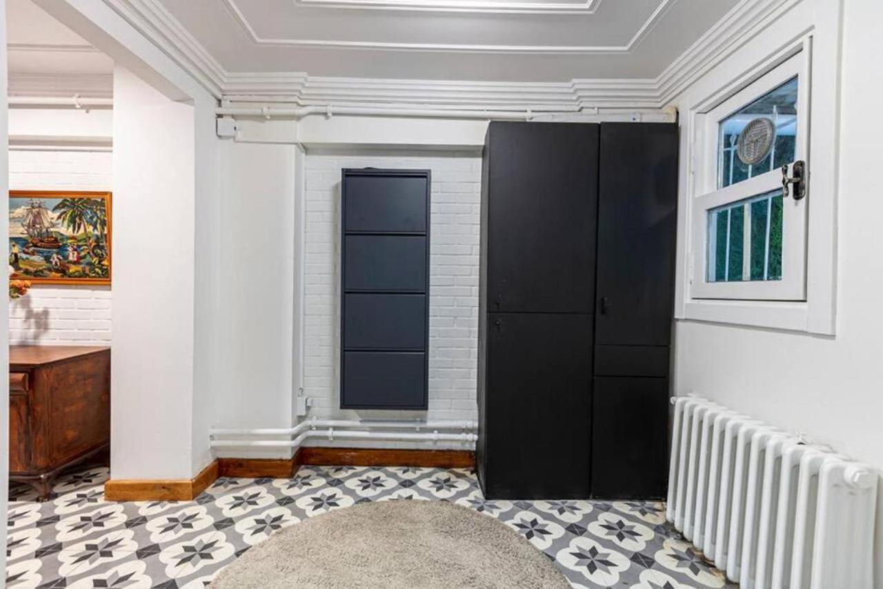 Historical 4-Br Home Steps From Besiktas Stadium & Bosphorus Views - Prime Nisantasi Location! イスタンブール エクステリア 写真