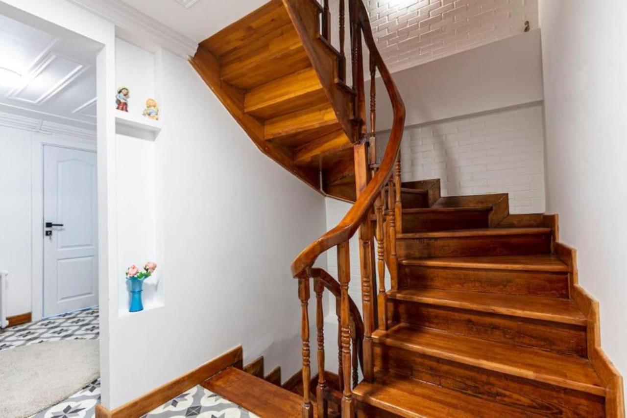 Historical 4-Br Home Steps From Besiktas Stadium & Bosphorus Views - Prime Nisantasi Location! イスタンブール エクステリア 写真