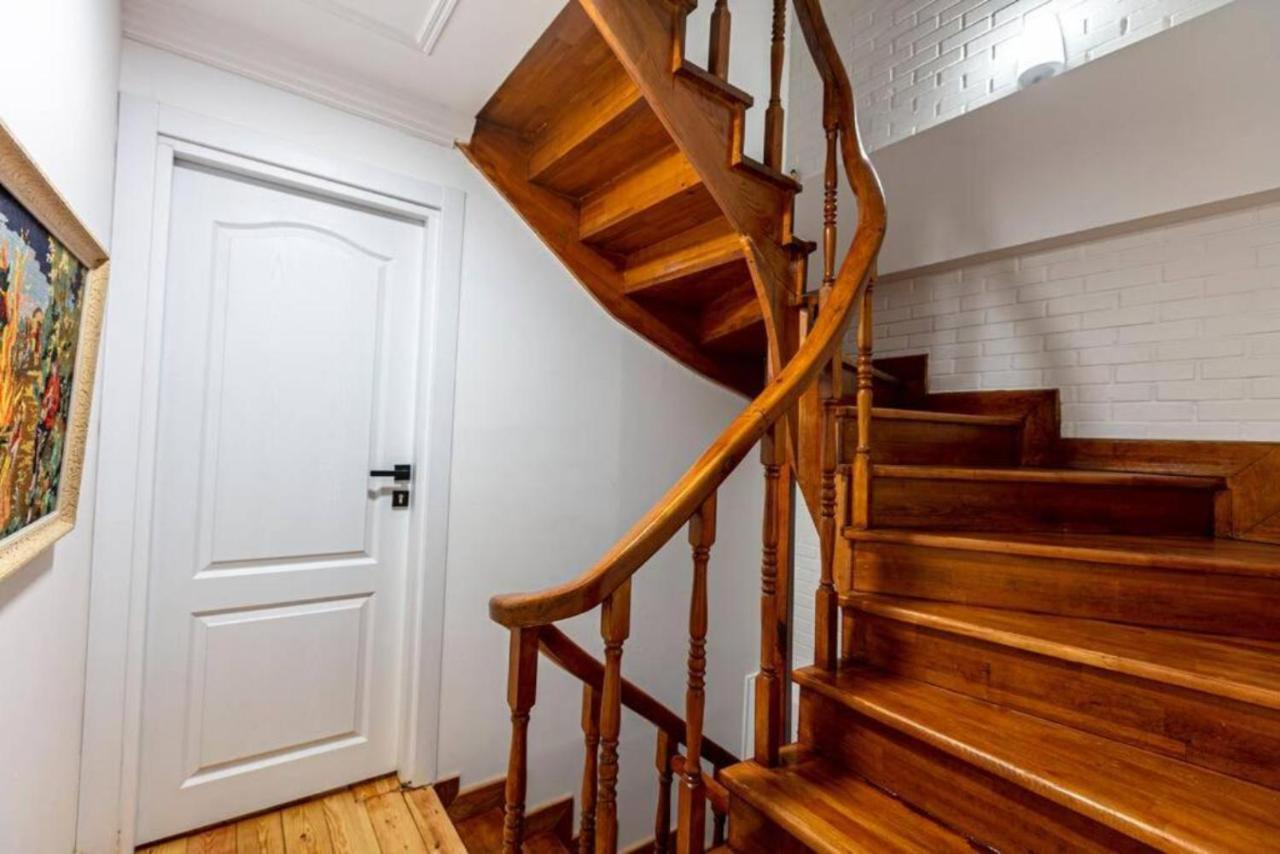 Historical 4-Br Home Steps From Besiktas Stadium & Bosphorus Views - Prime Nisantasi Location! イスタンブール エクステリア 写真