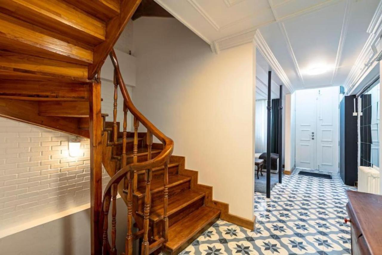 Historical 4-Br Home Steps From Besiktas Stadium & Bosphorus Views - Prime Nisantasi Location! イスタンブール エクステリア 写真