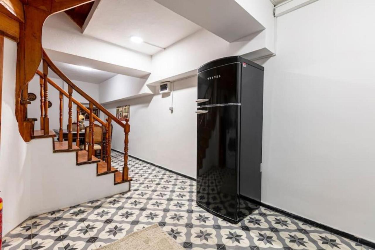Historical 4-Br Home Steps From Besiktas Stadium & Bosphorus Views - Prime Nisantasi Location! イスタンブール エクステリア 写真