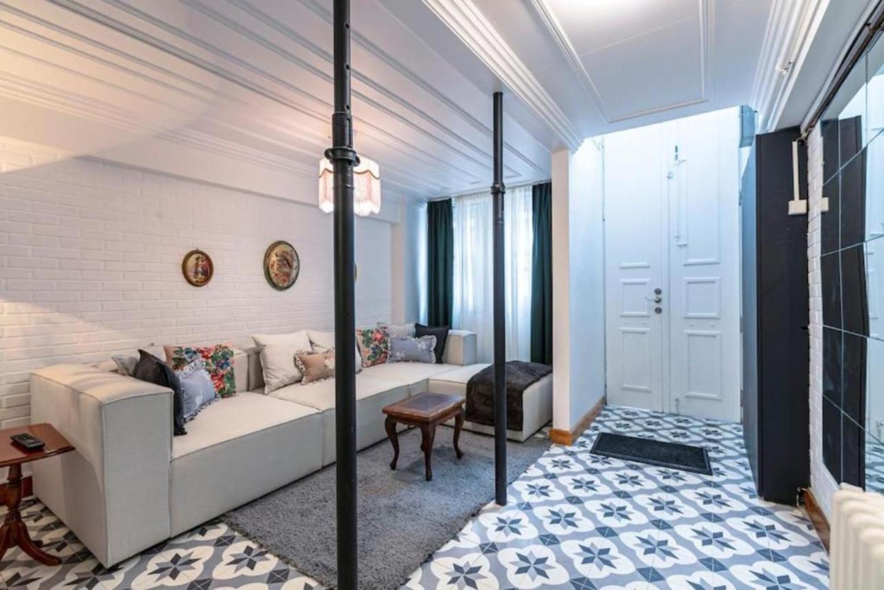 Historical 4-Br Home Steps From Besiktas Stadium & Bosphorus Views - Prime Nisantasi Location! イスタンブール エクステリア 写真
