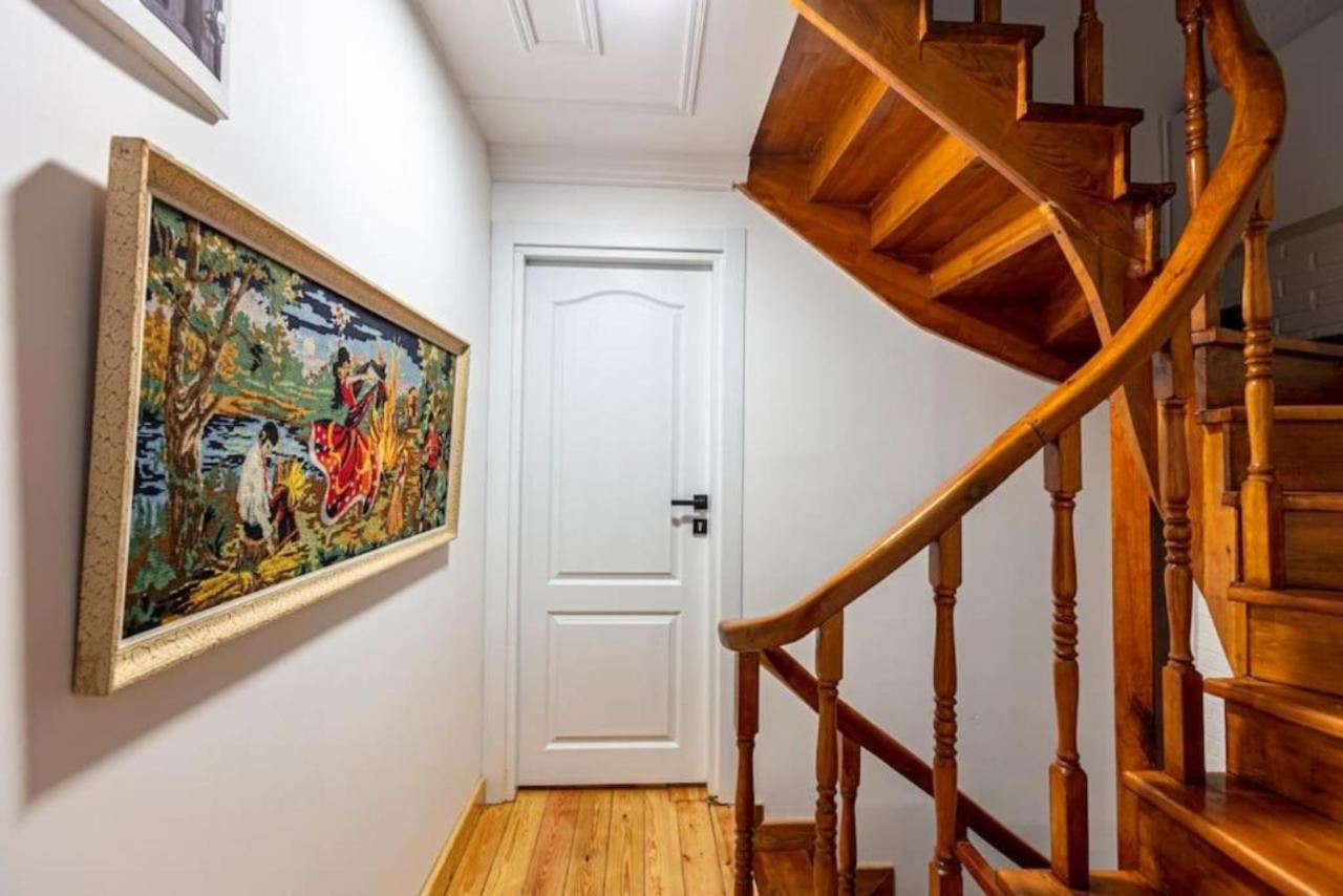 Historical 4-Br Home Steps From Besiktas Stadium & Bosphorus Views - Prime Nisantasi Location! イスタンブール エクステリア 写真