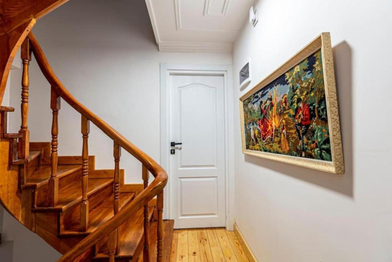 Historical 4-Br Home Steps From Besiktas Stadium & Bosphorus Views - Prime Nisantasi Location! イスタンブール エクステリア 写真