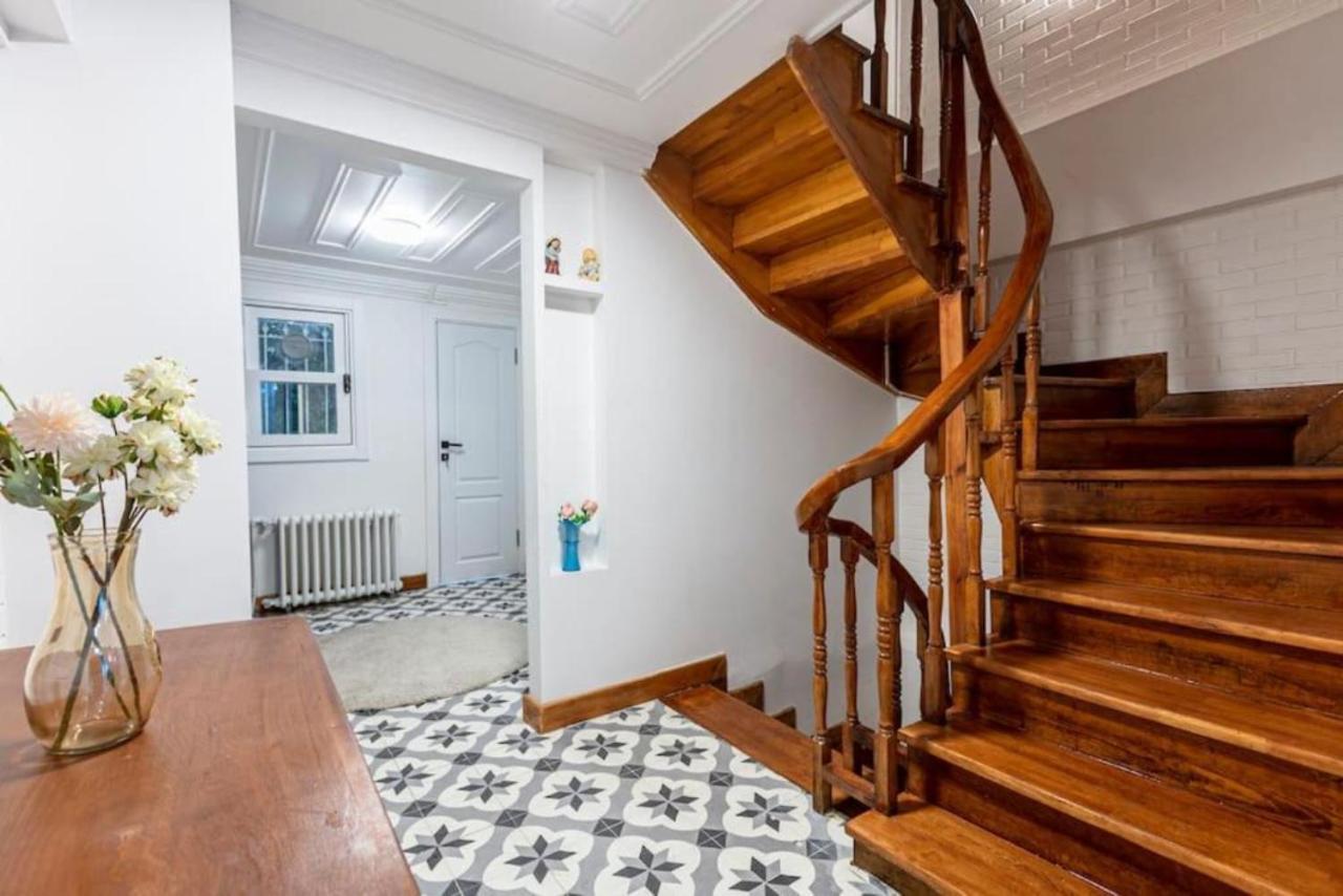 Historical 4-Br Home Steps From Besiktas Stadium & Bosphorus Views - Prime Nisantasi Location! イスタンブール エクステリア 写真